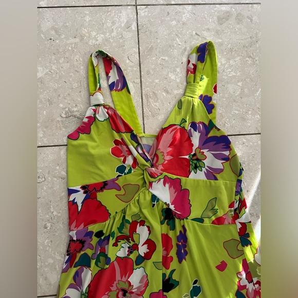 Karin Steven’s dress - Picture 2 of 3